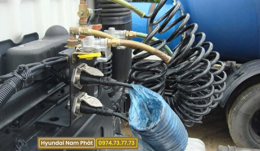 Xe Đầu Kéo Hyundai HD700 Máy Cơ Nhập Nguyên Chiếc Hàn Quốc